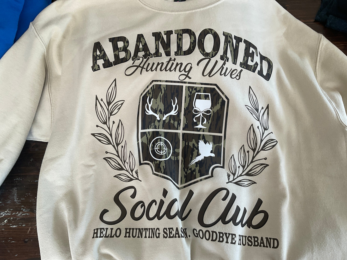 D's Designs Sweatshirt Hunting wife’s