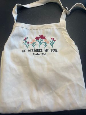 D's Designs Apron