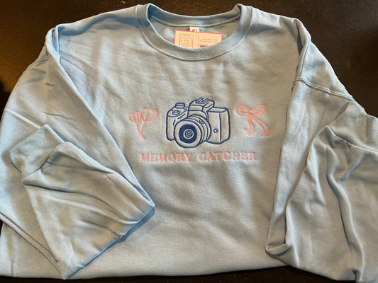 D’S DESIGNS Memory Catcher Sweatshirt